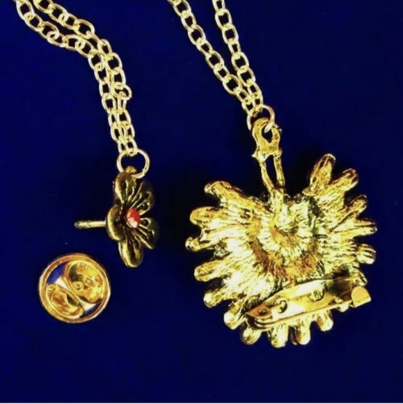 New Pave Crystal Rhinestone Gold Peacock Flower Chaining Pin Brooch. - Picture 2 of 4